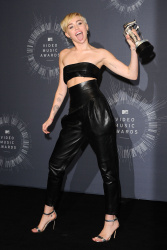 Miley Cyrus - 2014 MTV Video Music Awards in Los Angeles, August 24, 2014 - 350xHQ MSP0IzgO