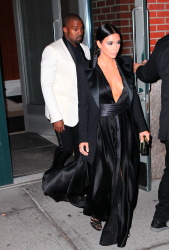 Kim Kardashian and Kanye West - In New York, 8 января 2015 (42xHQ) Mk3vQoR6
