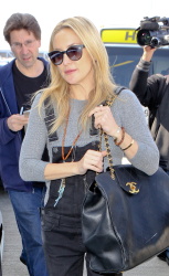 Kate Hudson - at LAX airport in LA - February 19, 2015 (24xHQ) N1GnFmdw