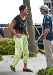 Zac Efron & Robert De Niro - On the set of Dirty Grandpa in Tybee Island,Giorgia 2015.04.27 - 53xHQ N2CpqXJe