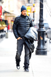 Josh Duhamel - Josh Duhamel - is spotted out and about in New York City, New York - February 24, 2015 - 26xHQ NGc4JDWS
