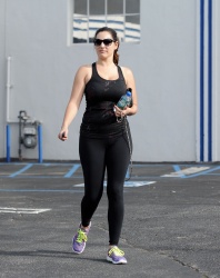 Kelly Brook - Leaving the Gym in Los Angeles, 9 января 2015 (44xHQ) Ncs7BPDl