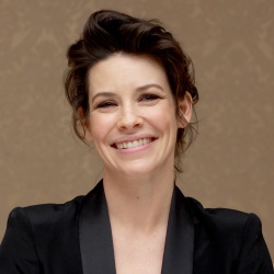 Evangeline Lilly - The Hobbit: The Desolation of Smaug press conference portraits by Munawar Hosain (Beverly Hills, December 3, 2013) - 25xHQ NmspTtUo