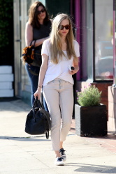 Amanda Seyfried - Out and about in West Hollywood - February 25, 2015 (25xHQ) OM2FaYoD
