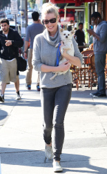 Katherine Heigl - Out & About in Los Angeles, 27 января 2015 (21xHQ) OVSp3smf