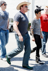 Arnold Schwarzenegger - seen out in Los Angeles - April 18, 2015 - 72xHQ OZZSsBpF