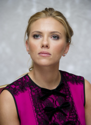 Scarlett Johansson - Don Jon press conference portraits by Magnus Sundholm (Toronto, September 10, 2013) - 21xHQ P4hlc1FL