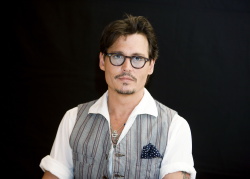 Johnny Depp - "Pirates of the Caribbean: On Stranger Tides" press conference portraits by Armando Gallo (Beverly Hills, May 4, 2011) - 22xHQ PTcl5Y2u