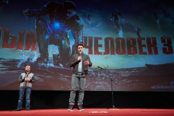 Robert Downey Jr. - "Iron Man 3" convention (Moscow, April 9, 2013) - 23xHQ PjSfSGHP