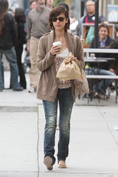 Jessica Alba - shopping in Beverly Hills (2010.02.19) - 18xHQ PjWB0gwk