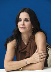 Courteney Cox - "Cougar Town" press confere nce portraits by Armando Gallo (Hollywood, October 14, 2011) - 16xHQ QHvzjsZ0