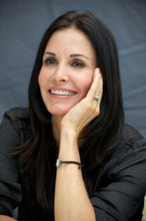 Courteney Cox - Cougar Town press conference portraits by Vera Anderson (Beverly Hills, October 29, 2010) - 8xHQ R47qM0Yl
