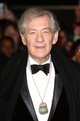 Ian McKellen - Royal Film Performance of 'The Hobbit An Unexpected Journey' at Odeon Leicester Square in London - December 12, 2012 - 5xHQ RWEWMn3q