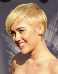 Miley Cyrus - 2014 MTV Video Music Awards in Los Angeles, August 24, 2014 - 350xHQ RgiIbvGS