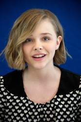 Chloe Moretz - Let Me In press conference portraits by Vera Anderson (Hollywood, September 28, 2010) - 10xHQ TAPV5ZeN