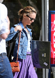 Vanessa Paradis - Vanessa Paradis - shops for picture frames at Aaron Brothers in Studio City, CA - February 10, 2015 (11xHQ) ThTHSlwq