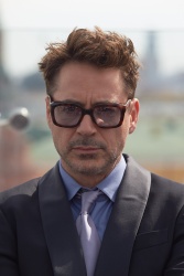 Robert Downey Jr. & Ben Kingsley - Iron Man 3 photocall (Moscow, April 10, 2013) - 14xHQ TjNtGoGF