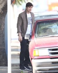 Mila Kunis and Ashton Kutcher - Visiting family in Hollywood, California - February 8, 2015 (9xHQ) U43olDHG