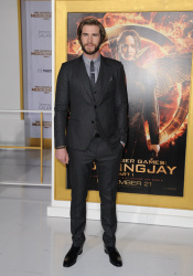 Liam Hemsworth, Jennifer Lawrence, Josh Hutcherson - 'The Hunger Games: Mockingjay - Part 1'Los Angeles Premiere at Nokia Theatre L.A. Live, Лос-Анджелес, 17 ноября 2014 (119xHQ) V8srdWPF