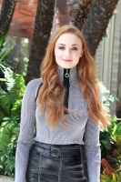 Софи Тернер (Sophie Turner) 'Game of Thrones Season 6' Press Conference at the Four Seasons Hotel in Beverly Hills (April 11, 2016) - 16xНQ VMiwl1W4