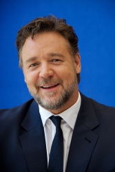 Russell Crowe - Russell Crowe - Man Of Steel press conference portraits by Vera Anderson (Burbank, June 3, 2013) - 6xHQ WQzoBmmI