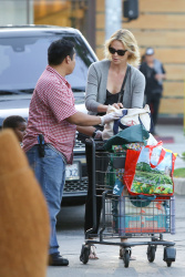 Charlize Theron - Shopping at Bristol Farms in LA - February 25, 2015 (12xHQ) XByAmV9d