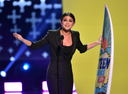 Selena Gomez - At the FOX's 2014 Teen Choice Awards, August 10, 2014 - 393xHQ XHU0TFZS