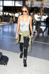 Nicole Scherzinger - at LAX airport in LA - February 24, 2015 (20xHQ) XKjybLat