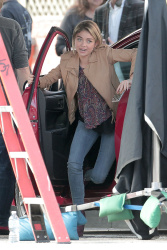 Sarah Hyland - Set of 'Modern Family' in Los Angeles, 8 января 2015 (10xHQ) XQw65eot