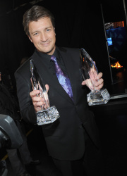 Nathan Fillion - 39th Annual People's Choice Awards at Nokia Theatre in Los Angeles (January 9, 2013) - 28xHQ XcaiQlmu
