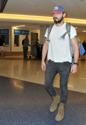 Shia LaBeouf - Arriving at LAX airport in Los Angeles - January 31, 2015 - 16xHQ YRGiShCm