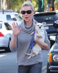Katherine Heigl - Out & About in Los Angeles, 27 января 2015 (21xHQ) YmgmsQ7P