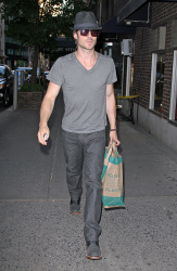 Ian Somerhalder - spotted doing some grocery shopping in NYC - May 17, 2012 - 9xHQ Z5aI7Ar8