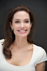 Angelina Jolie - Unbroken press conference portraits by Vera Anderson (New York, December 4, 2014) - 10xHQ Z801uO0M