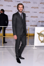 Liam Hemsworth, Jennifer Lawrence, Josh Hutcherson - 'The Hunger Games: Mockingjay - Part 1'Los Angeles Premiere at Nokia Theatre L.A. Live, Лос-Анджелес, 17 ноября 2014 (119xHQ) ZJbl3o4P