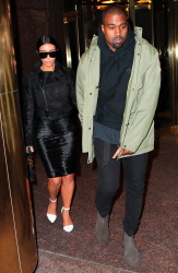 Kim Kardashian and Kanye West - Out and about in New York City, 8 января 2015 (54xHQ) Zr6lBGiq
