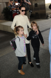 Angelina Jolie - LAX Airport - February 11, 2015 (185xHQ) AIDPdwAu