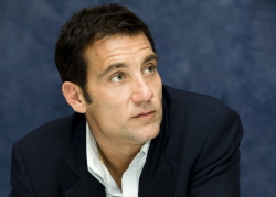 Clive Owen - Clive Owen - "The Boys are Back" press conference portraits by Armando Gallo (Toronto, September 15, 2009) - 15xHQ Ae1Fnwyq