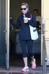 Reese Witherspoon - Out and about in Brentwood - February 5, 2015 (33xHQ) Avo48PEO