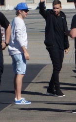Harry Styles, Niall Horan and Liam Payne - Arriving in Adelaide, Australia - February 17, 2015 - 12xHQ B4pxEi1f