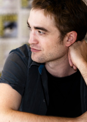 Robert Pattinson - Robert Pattinson - "The Twilight Saga: Breaking Dawn. Part 1" press conference portraits by Armando Gallo (San Diego, July 21, 2011) - 34xHQ BkWExDxJ