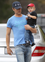 Josh Duhamel - Out for breakfast with his son in Brentwood - April 24, 2015 - 34xHQ CIyVj8qF