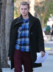 Hayden Christensen - stops at a business meeting in Sherman Oaks, California (December 13, 2014) - 14xHQ CpDyLrec