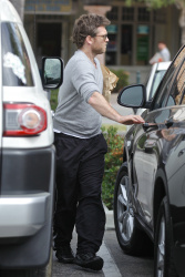 Sam Worthington - Sam Worthington - looks a bit exhausted as he shops for groceries at his local Pavilions in Malibu - April 24, 2015 - 11xHQ CqmIcNEl