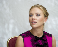 Scarlett Johansson - Don Jon press conference portraits by Magnus Sundholm (Toronto, September 10, 2013) - 21xHQ CtLnaObV