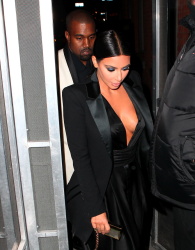 Kim Kardashian and Kanye West - In New York, 8 января 2015 (42xHQ) Cy7bILkL