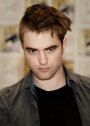 Robert Pattinson - "The Twilight Saga: Breaking Dawn. Part 1" press conference portraits by Armando Gallo (San Diego, July 21, 2011) - 34xHQ EABSrnyz