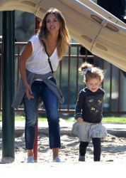 Jessica Alba - Jessica and her family spent a day in Coldwater Park in Los Angeles (2015.02.08.) (196xHQ) Et95K0Wm