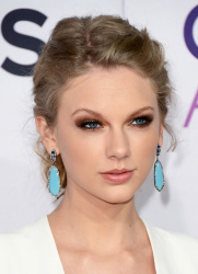 Taylor Swift - 2013 People's Choice Awards at the Nokia Theatre in Los Angeles, California - January 9, 2013 - 247xHQ FIzyNtkr