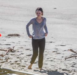 Rachel McAdams - on the set of 'True Detective' in Malibu - February 24, 2015 (25xHQ) FXFY3PTJ